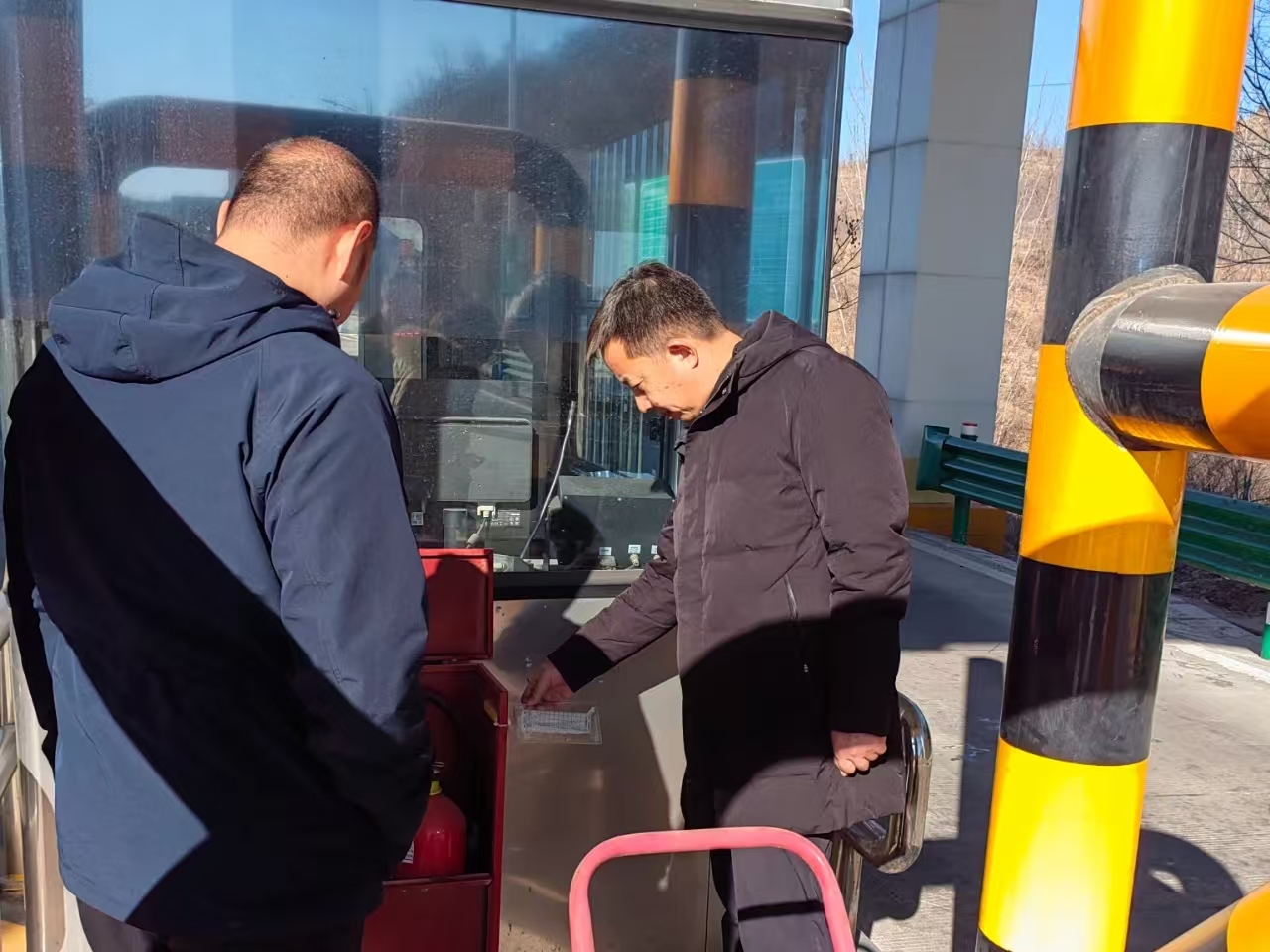 C:\Users\Administrator\Desktop\王瑞华002.jpg C:\Users\Administrator\Desktop\王瑞华002.jpg