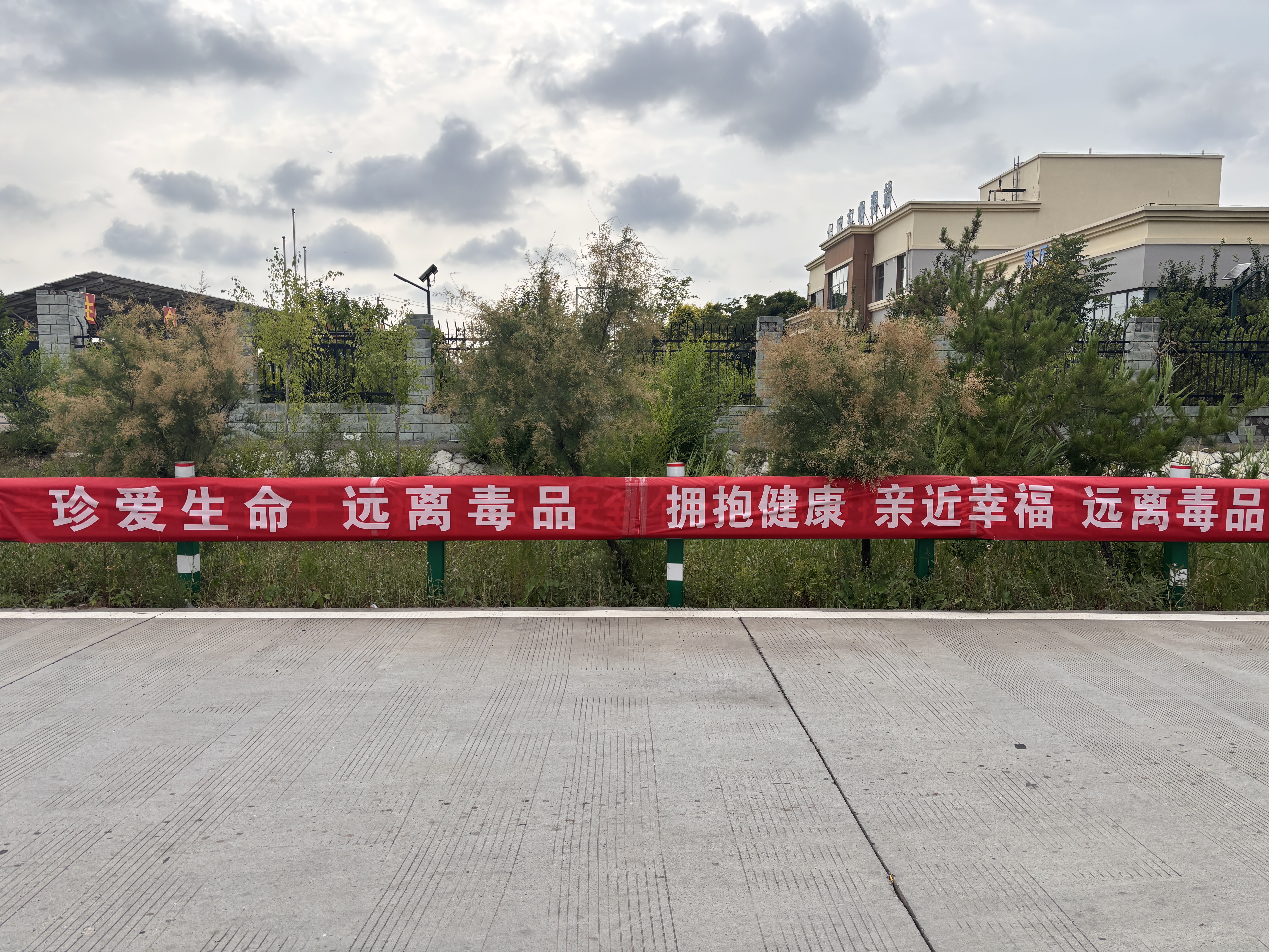 C:\Users\Administrator\Desktop\045f687b2148934c7eb249b651abf2b.jpg C:\Users\Administrator\Desktop\045f687b2148934c7eb249b651abf2b.jpg